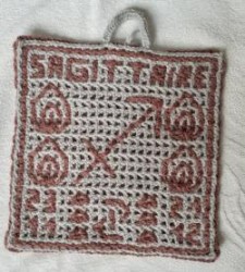 Sagittaire. Non feutré, avec attache centrale